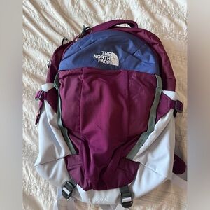 Like new (used once for like an hour) women’s North Face Recon backpack
